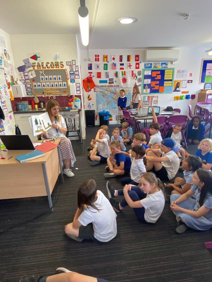 Last week we finished off transition day with our annual summer Booknic! The children had a great afternoon choosing books to listen to across the school based on the adults choices 📚 💙 #readingforpleasure