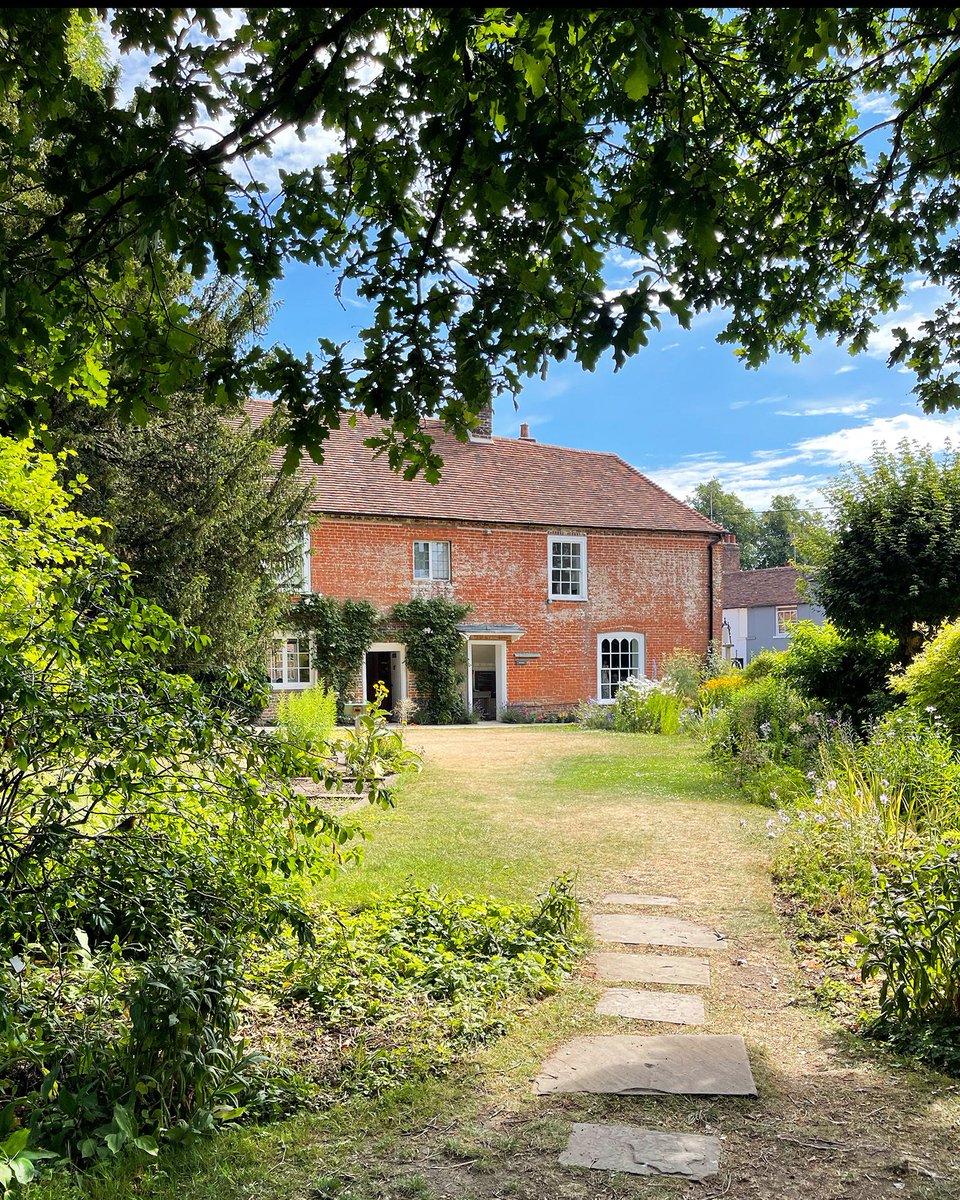 🏡 #Onthisday in 1809 Jane Austen moved to Chawton to live in this house.
 
📖 It was here, in this inspiring cottage, that Jane’s genius flourished and where she wrote, revised, and had published all six of her globally beloved novels.