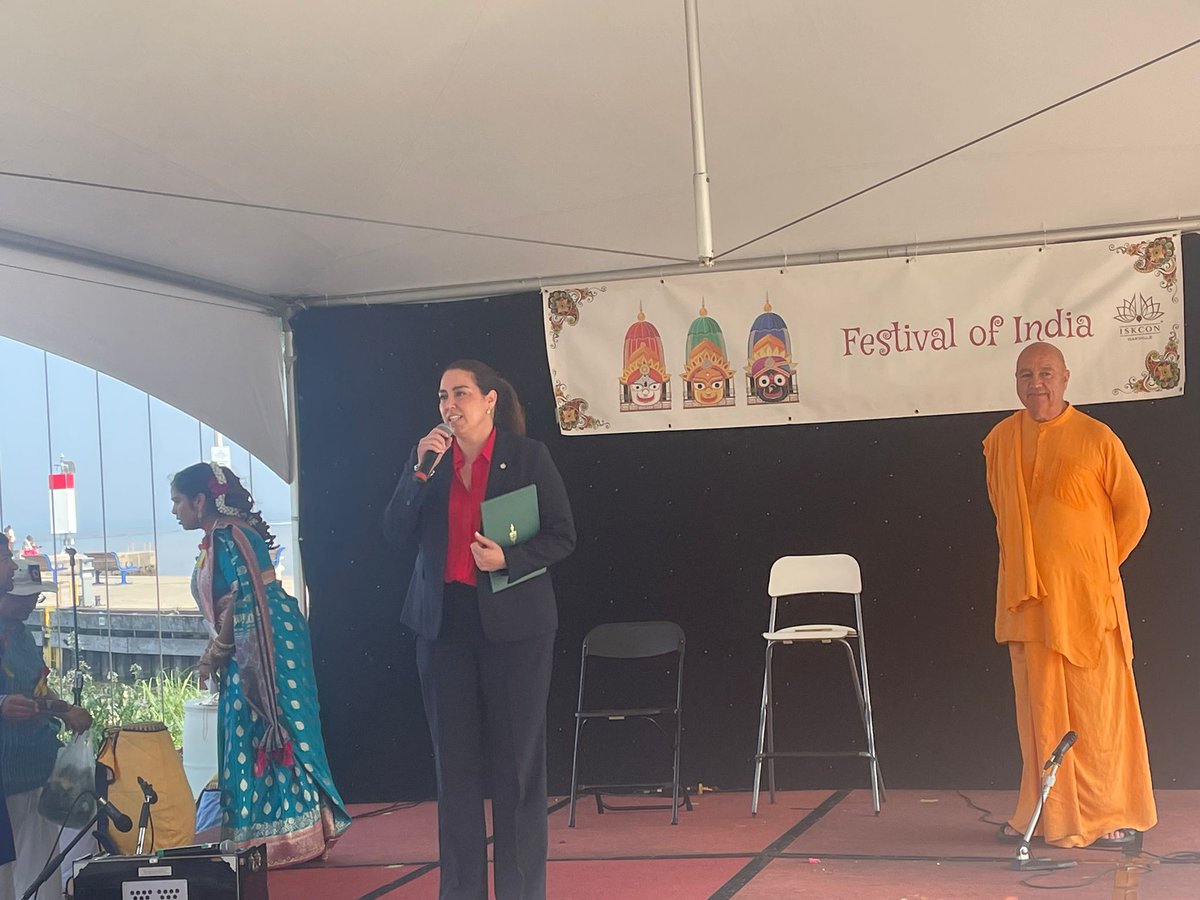 Another sun filled weekend in Oakville, this time where I joined people from across town to enjoy the ISKCON’s second annual Chariot Fest.

Thank you to the organisers for putting together a great afternoon.

#OakvilleWest