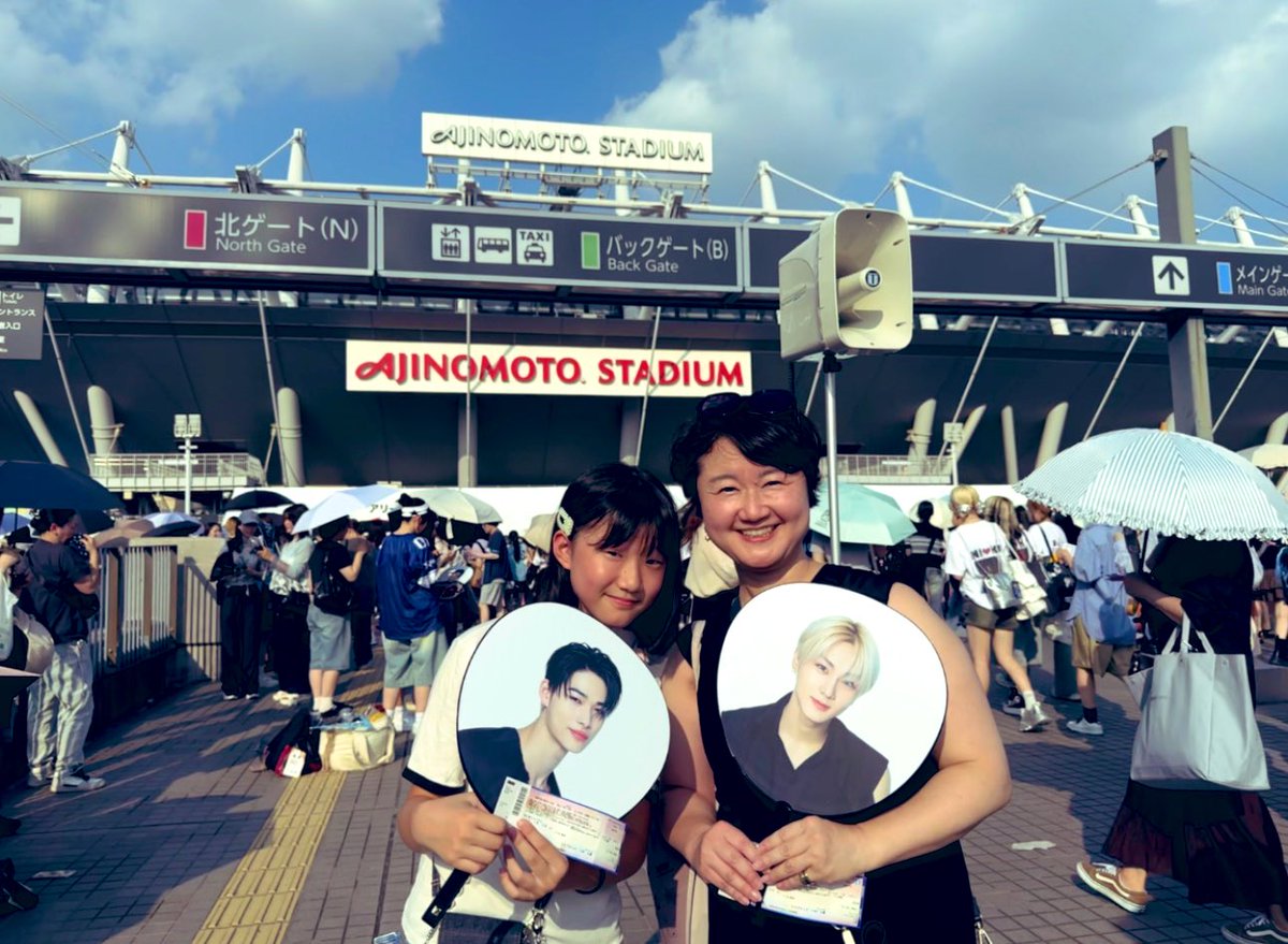 fpkazuna's tweet photo. ENHYPEN WORLD TOUR
 ‘WALK THE LINE’ IN JAPAN
 -SUMMER EDITION- 東京公演
サプライズもあり、満喫しました！

🎥THE MUSIC DAY 2025の生放送
🚿スプラッシュマウンテンのような水演出
📱新曲「Shine On Me」の録画OK
　
スタジアム公演の楽しみである
花火や炎🔥の演出も良かったです🫶

暑い夏を乗り切れそう😍