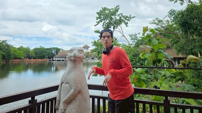 A day at the zoo with him felt anything but ordinary. From laughing at the way he mimicked the animals to quietly watching the moodeng and lions together, even the smallest moments felt like something I’d want to remember forever.