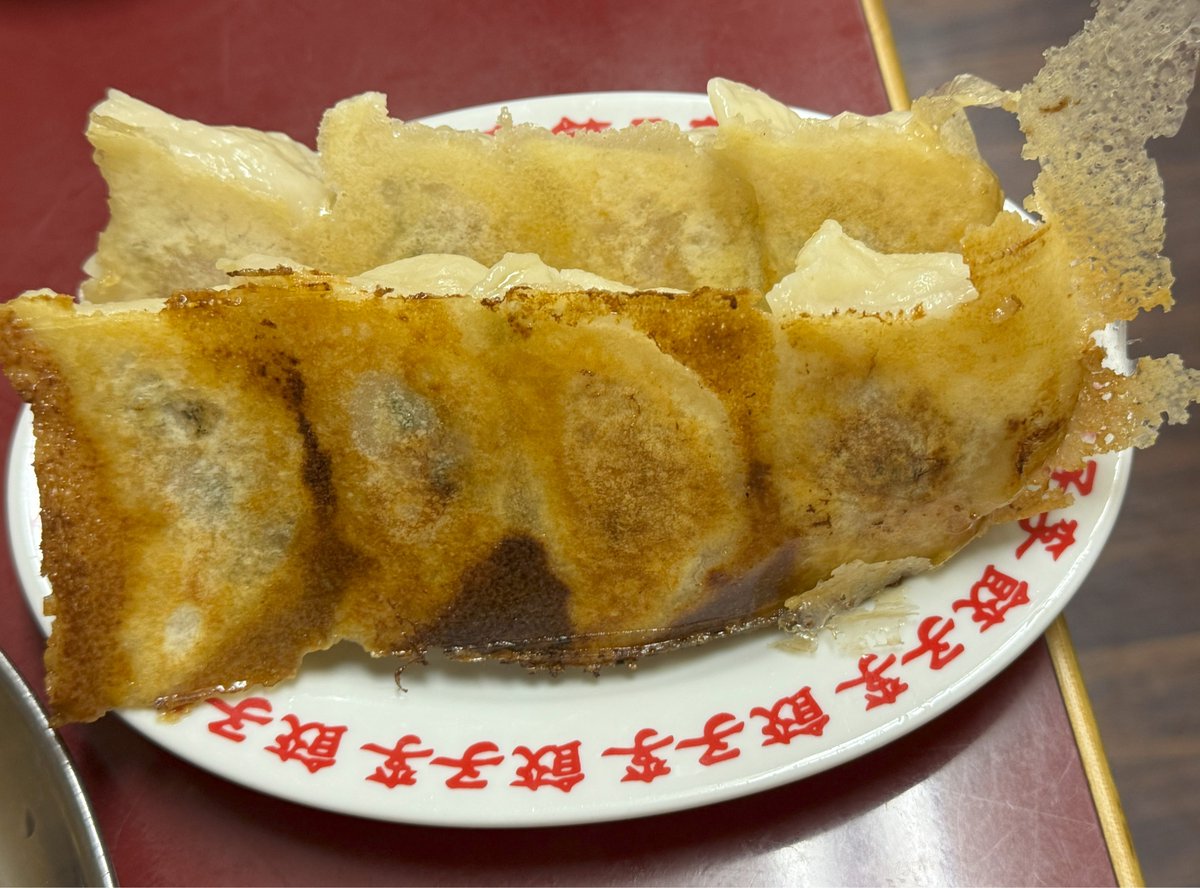 Kinghallgroup1's tweet photo. こんにちは☀️
#KINGHAL 町田店です🦔

薬院にある「餃子 李」に行ってきました🥟
皮がモチモチで大きいので食べ応え抜群😋
小籠包と麻婆茄子も最高でした❣️

帰りに初の ＃福岡タワー に上ってきました❣️
雲一つない晴天でめちゃめちゃ綺麗でした😆

#唐津　＃餃子　＃福岡タワー https://t.co/PplsCRI0dv