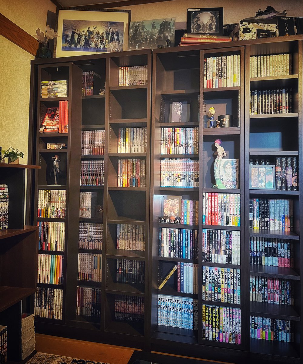 本棚足りんくてついに二台目突入。
すきがいっぱい詰まってるスライド本棚
進撃の巨人ハマりすぎて専用本棚も作ってる最中
