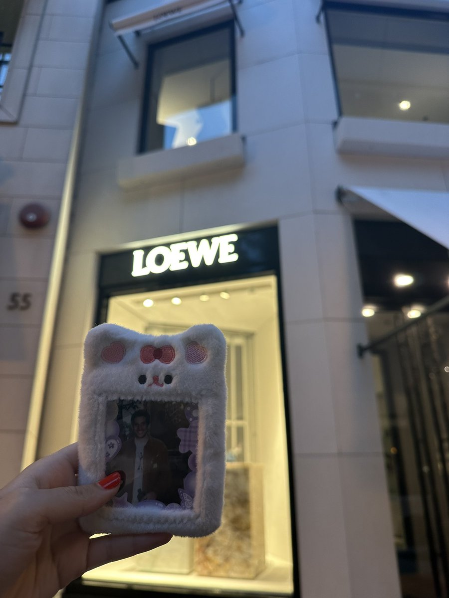 GIRLIDI0T's tweet image. how gay do you have to be to pull out the josh o’connor photocard in front of loewe 😭💀