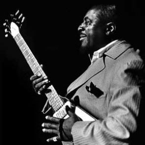 TBonesPrimeCuts's tweet image. #ArtistFave15
#MusicChallenge

15 to 1

𝐀𝐥𝐛𝐞𝐫𝐭 𝐊𝐢𝐧𝐠

My favorite of the 3 Kings &amp;amp; why I gravitated towards Flying V’s.

𝐍𝐮𝐦𝐛𝐞𝐫 𝟏𝟎: “The Hunter”

Album: Born Under A Bad Sign (1967)

youtu.be/dF01Ht-t8HU?si…

#AlbertKing #FlyingV #Blues #VelvetBulldozer