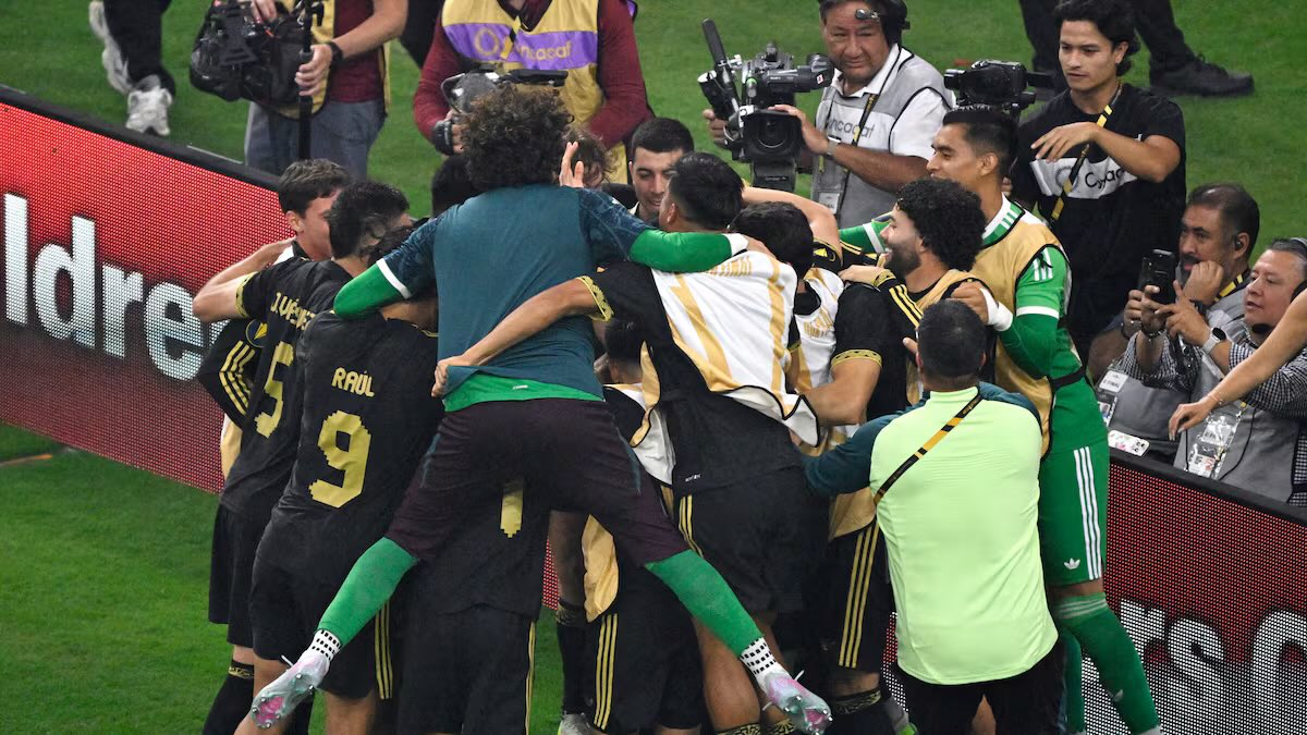 Ciro Di Costanzo (@cirodi) on Twitter photo MÉXICO 🇲🇽 BICAMPEÓN
La <a href="/miseleccionmx/">Selección Nacional</a> superó 2 a 1 al seleccionado de EEUU 🇺🇸 logrando el bicampeonato en la #CopaOro este 2025.
Respectfully, looking forward to see your excellency <a href="/USAmbMex/">Embajador Ronald Johnson</a> Ronald Johnson wearing our proud shirt <a href="/SRE_mx/">Relaciones Exteriores</a> MÉXICO 🇲🇽 BICAMPEÓN
La <a href="/miseleccionmx/">Selección Nacional</a> superó 2 a 1 al seleccionado de EEUU 🇺🇸 logrando el bicampeonato en la #CopaOro este 2025.
Respectfully, looking forward to see your excellency <a href="/USAmbMex/">Embajador Ronald Johnson</a> Ronald Johnson wearing our proud shirt <a href="/SRE_mx/">Relaciones Exteriores</a>