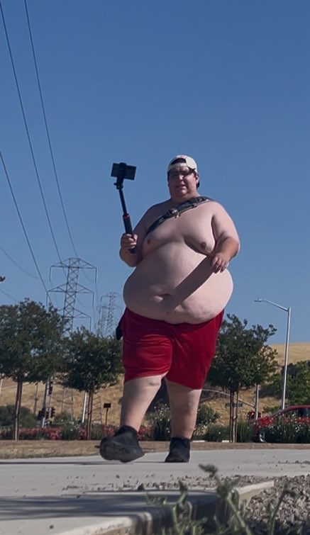 daysyaps's tweet image. IM READY - 

IM 6FT , 500 LB and would totally be down . I am hands down the biggest one here as far as weight