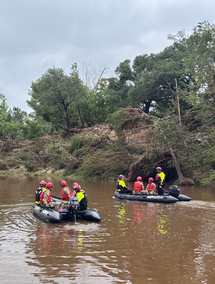 🇺🇸The Texas National Guard has successfully rescued a total of 520 victims from the floods

This involved:

🚁MASSIVE 361 air 
     evacuations by UH-60 
     Blackhawks  
🛶159 rescues with ground 
     assets