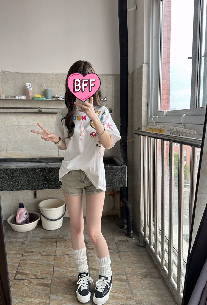 出个女大妹妹，05/46/160声音很甜，温柔热情，喜欢被抱着做，需要的话可以私信我们。。