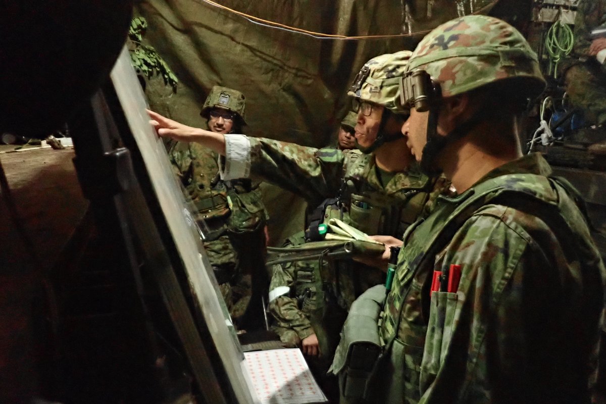 7th_Inf_Kyoto's tweet image. 【連隊訓練検閲➀】
作戦地域に部隊が集結しました。
7連隊の任務は攻撃部隊となり、目標を奪取、確保すること。
偵察の結果を元に攻撃前進を開始します。
#福知山