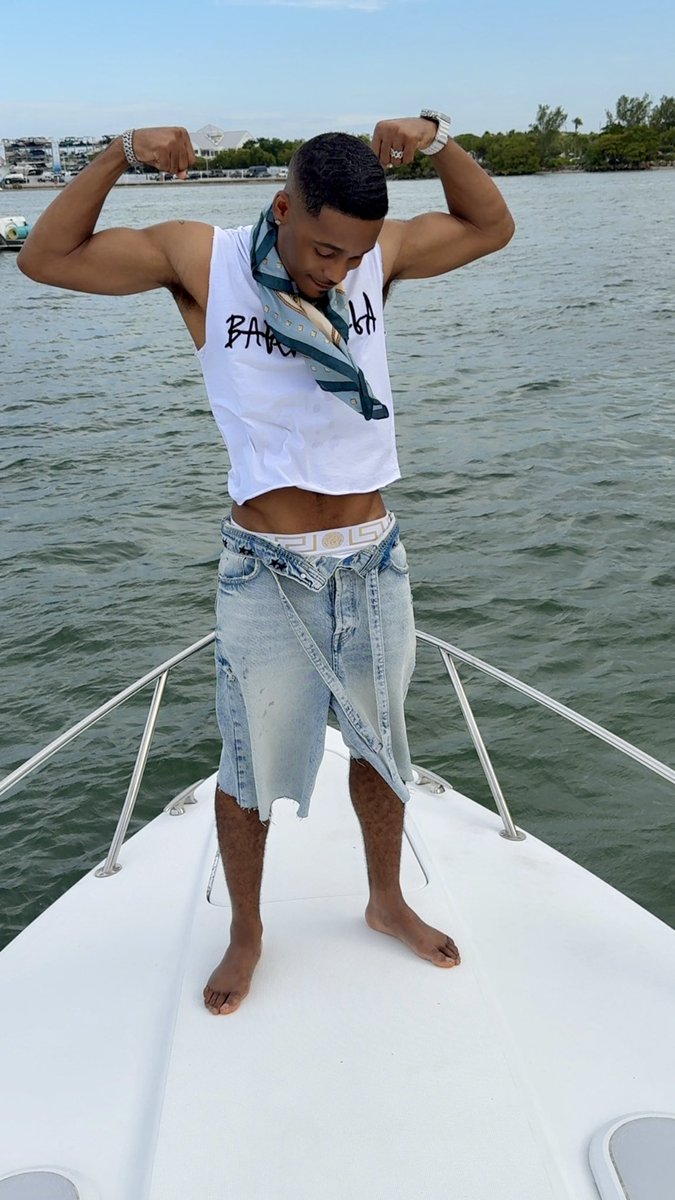 theShammar's tweet photo. 🛥️ 🌊🌊🌊🌊 https://t.co/5Pp99VyIxf