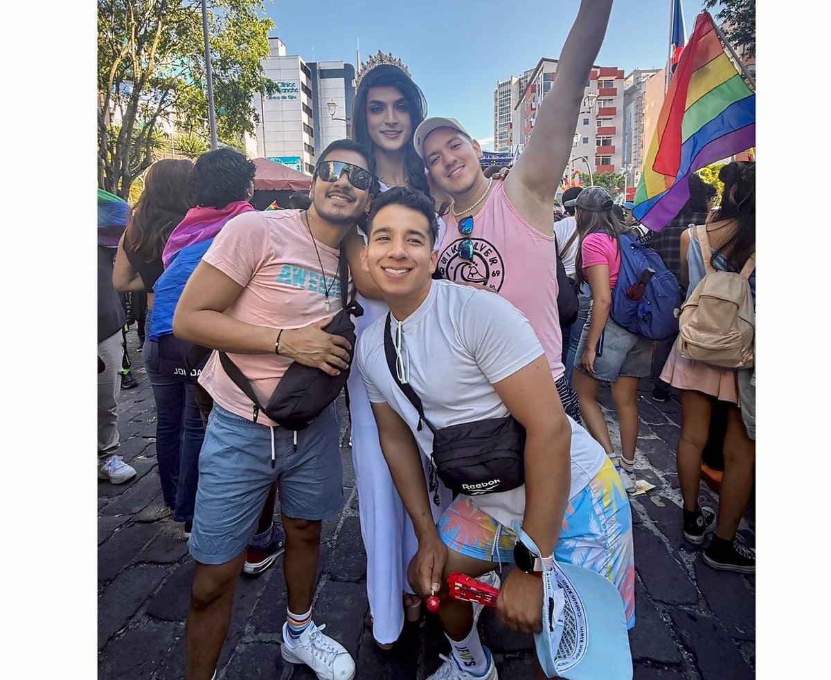 Participamos activamente en la marcha del orgullo LGBTIQ+ de la ciudad de Quito "Orgullofff". Visibilizandonos ante la sociedad, exigiendo respeto, reivindicando nuestros derechos y sobre todo reafirmando la lucha contra la discriminación y la violencia. Sentimiento de Orgullo.🏳️‍🌈