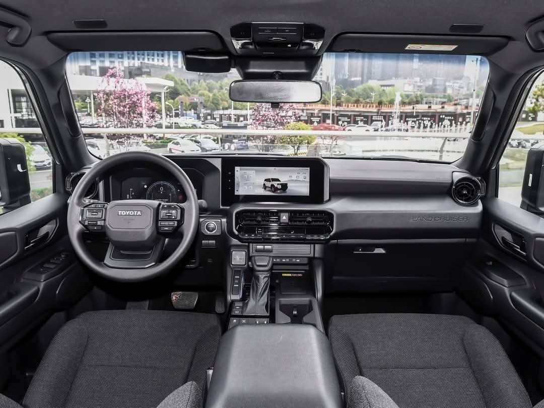 LarRRytO's tweet photo. ¿Se merece un auto blindado de Q950,000.00 el actual Procurador de los Derechos Humanos @PDHgt  José Cordova?

Nunca ha velado por los intereses del pueblo pero bien que se sirve con la cuchara grande pagandose un auto de 950 mil Quetzales. 
#Guatemala es saqueada x parasitos https://t.co/brneMpxNkb
