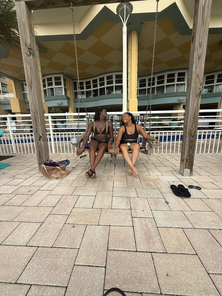 gabriellebutton's tweet image. Polar opposites, perfect pair. 💛🐚☀️🥰 #firstcousins #firstbestfriend