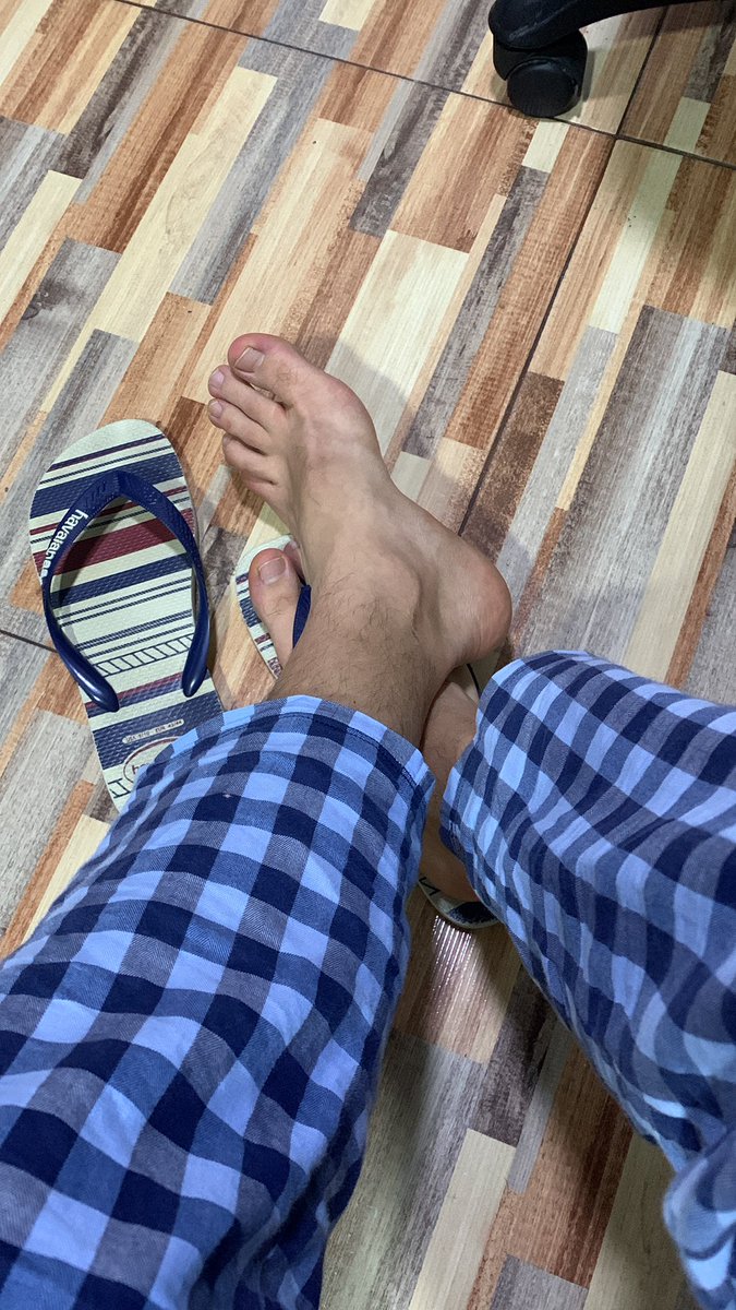 Flacoacm's tweet photo. A descansar porque mañana toca madrugar!!! 🦶🏻 👣 🦶🏻 https://t.co/kLRtlY59UZ