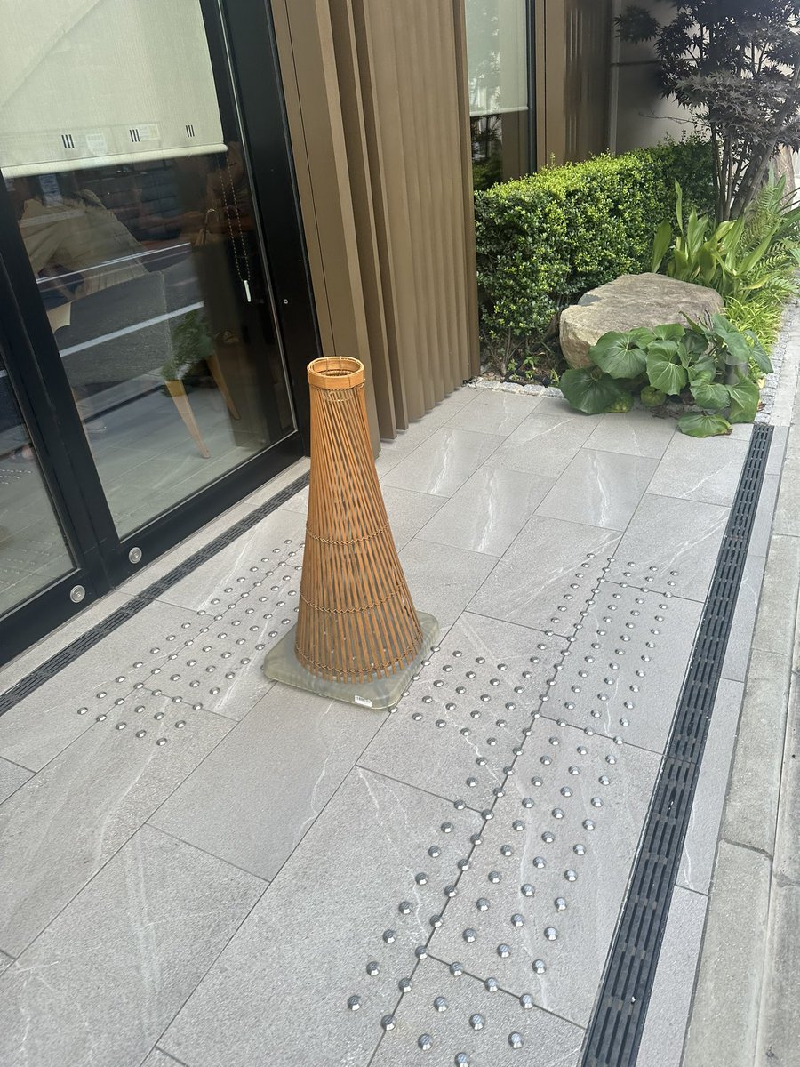 PatrickWall's tweet image. Spotted a prototype of the new VLC icon.