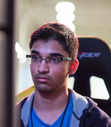 SmashCentel's tweet image. BREAKING NEWS: Zain, a professional Super Smash Bros player, tears ACL after doing a cartwheel on stage during a celebration. He is currently on the way to the hospital. #smashbros #GOML