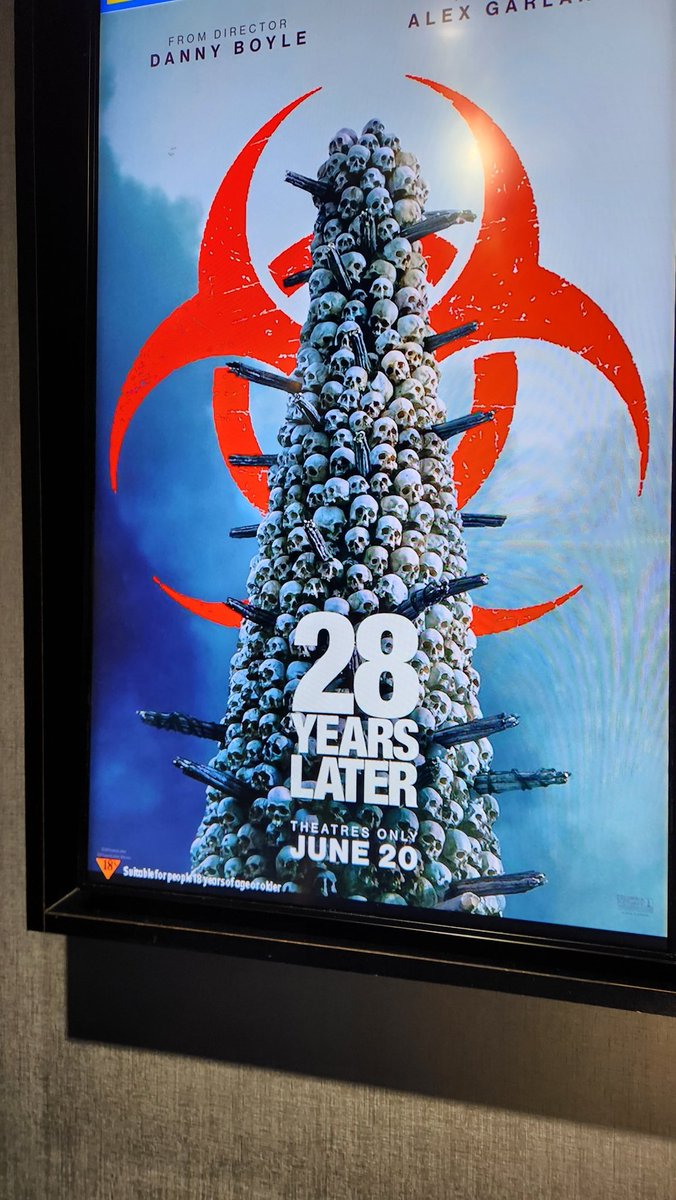 Stip0_'s tweet image. I exited my house and saw a film in a &quot;theater&quot;