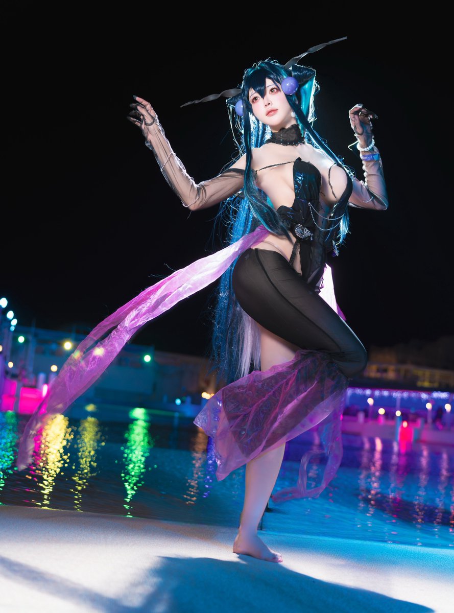 GODDESS OF VICTORY: NIKKE

Siren.....🫧Abyss Flower
#NIKKEcosplay 
 #ラグコス2025 #ラグコス