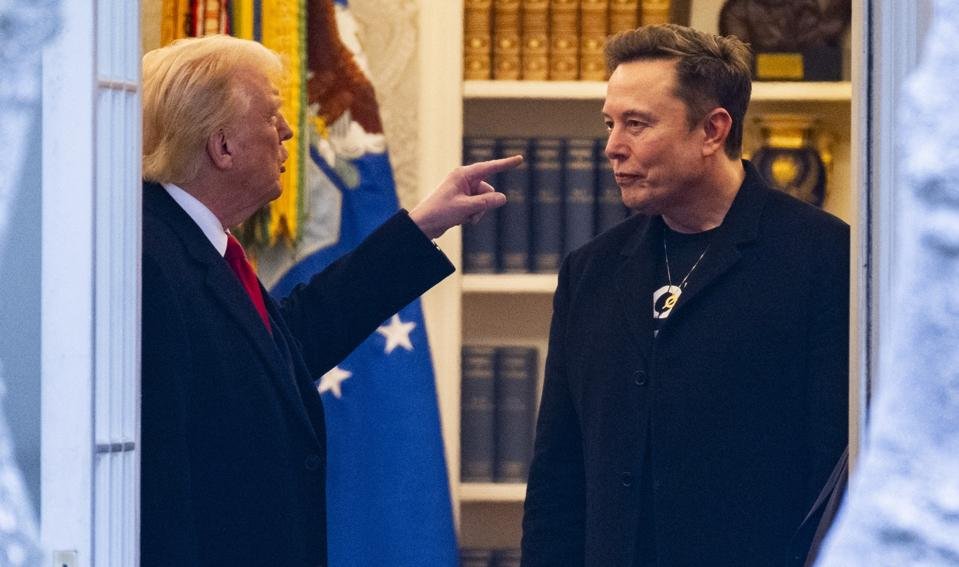 Elon Musk's "America Party" backed by $3.7T emergency fund aims to make Bitcoin a US reserve asset per Forbes. Plan could allocate 1-3% of fed reserves to BTC, potentially driving price to $500K+. "Hyperbitcoinization" agenda targets economic overhaul via crypto policies.

✍️This
