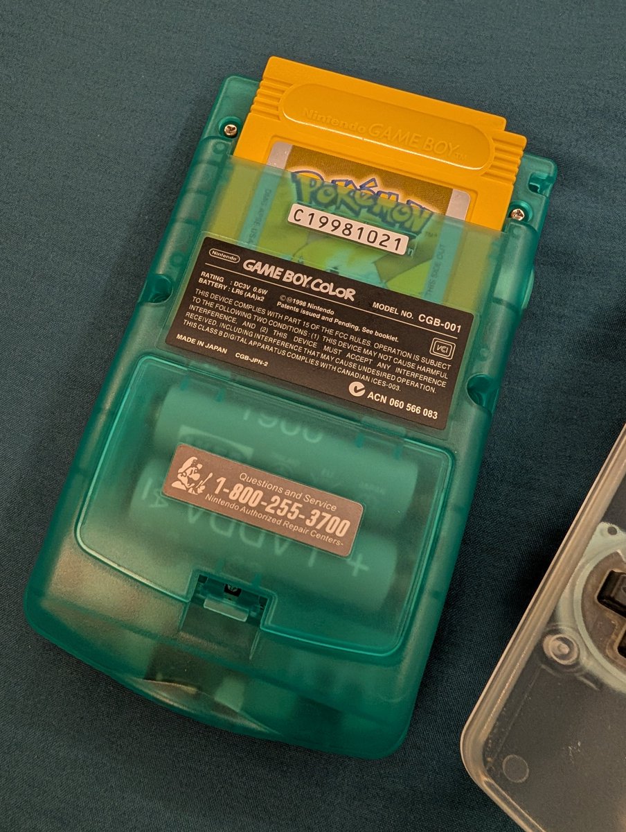 jrharbort's tweet image. First restoration job complete! I found this clear GBC in non-working condition. Here's what's new:
-OLED display (25% larger)
-Miku color theme shell/buttons (glows in the dark!)
-New capacitors
-New power regulator
-New audio amp
-New power switch
-New speaker
-New stickers
