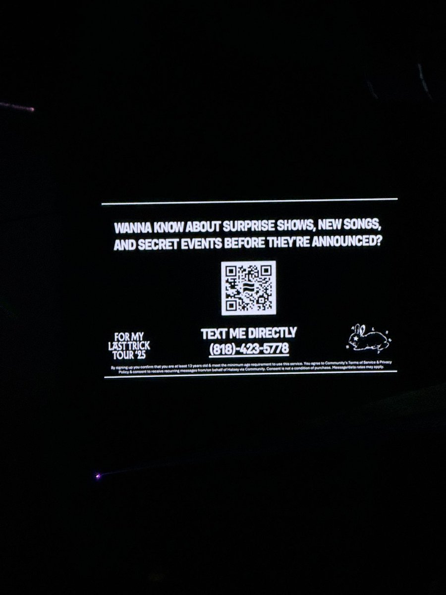 halseymusicTR's tweet image. 📢 Fans are invited to text Halsey directly at (818) 423-5778 for updates on surprise shows, new music, and secret events.
Displayed during My Last Trick Tour tonight.
#Halsey #MyLastTrickTour #OfficialUpdate

cr: @mamleiram