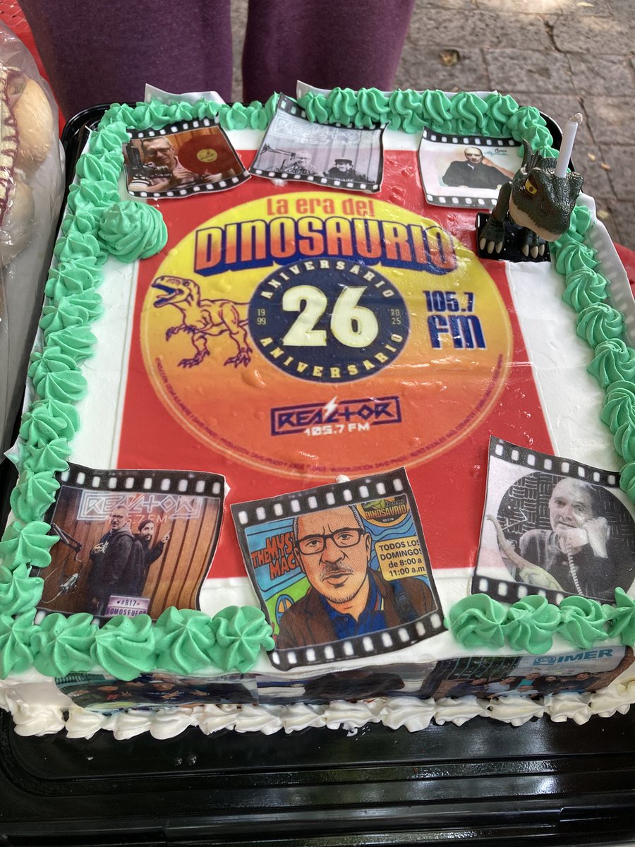 corredavidcorre's tweet photo. @ERADINOSAURIO no es tadio es una familia, que a lo largo de 26 años ha hecho comunidad a un nivel increíble, muchas felicidades mi querido @DavidPraDino @LittleZopi  @LuisLuiskiss1 @plesiosaurio72 @luisalaouija @zazuve https://t.co/HLr6h5NK9x
