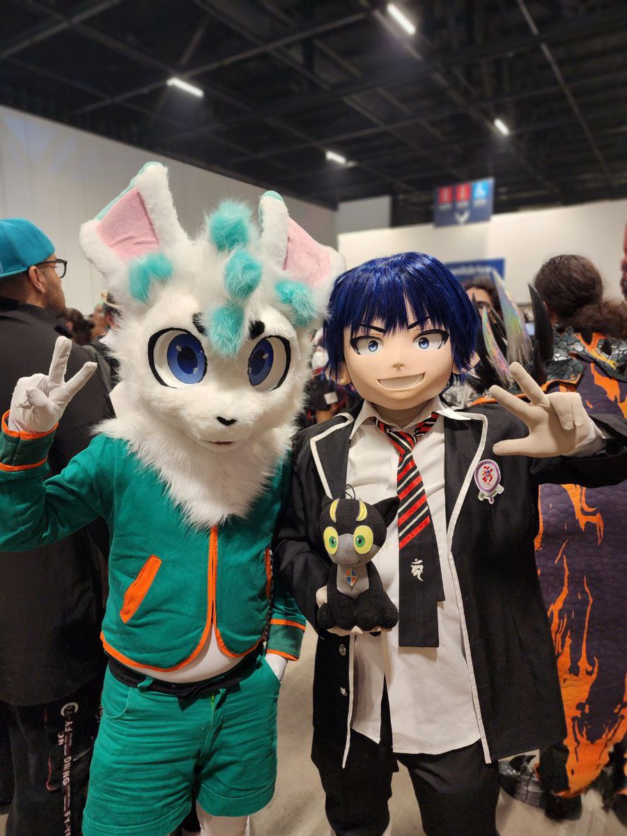 MTOFKigu's tweet image. Brought good old Rin back to @animefriends #AF2025 to continue celebrating my 10 years in kig :3
Also met a new friend there 🐰
#RinOkumura #奥村燐 #AoNoExorcist #BlueExorcist #青の祓魔師 #kigurumi #kigurumimask #kig #着ぐるみ