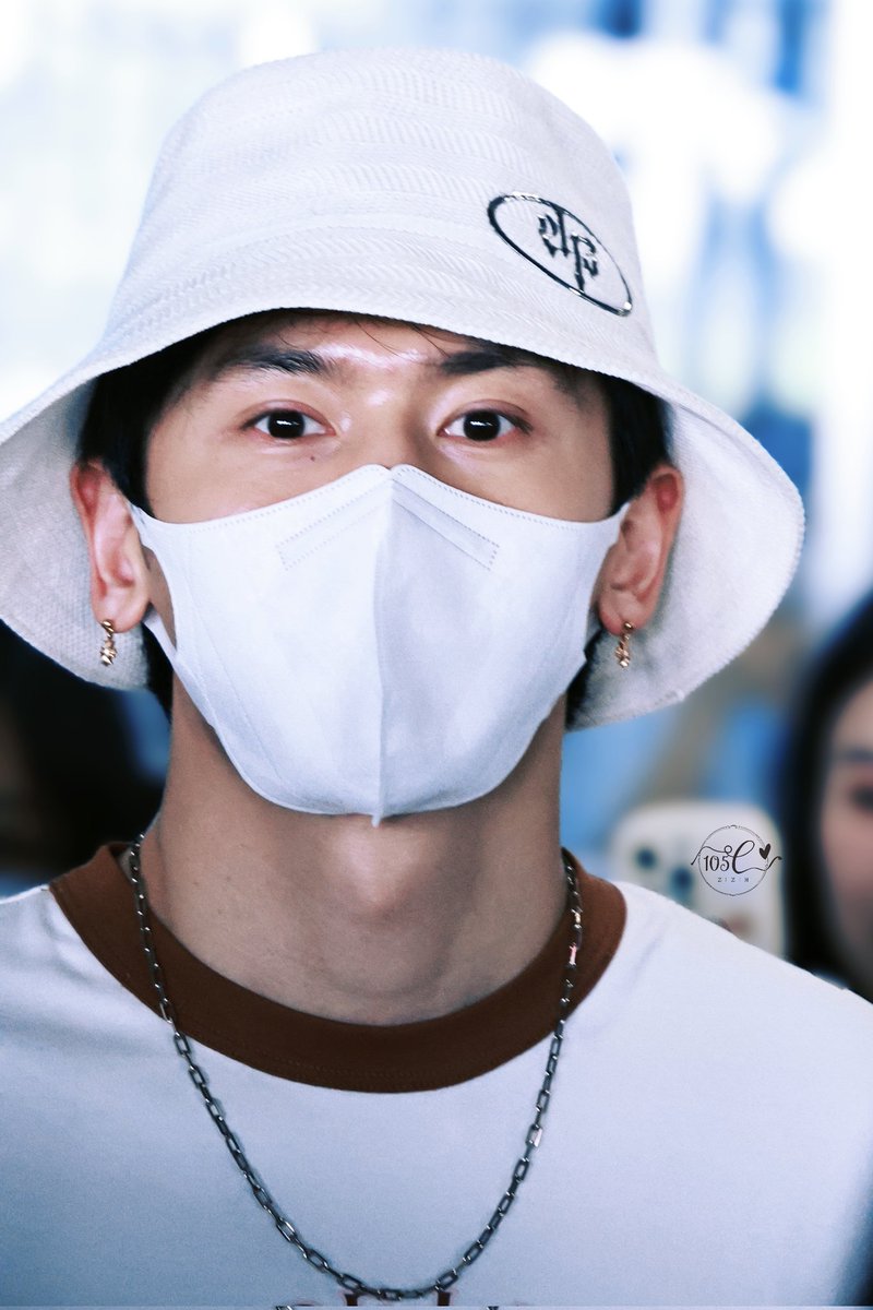105forZZH's tweet photo. 250706 🛬📷

#ZhangZhehan 
#ZhangZhehan张哲瀚
#张哲瀚 #張哲瀚 #ZZH 
#チャンジャーハン 
#장철한 #จางเจ๋อฮั่น
#zhangsanjian
#张三坚
#TheRealZhangZhehan 
#zhangzhehan_super3
#WordOfHonor 
#山河令 https://t.co/J3dHptJ53V