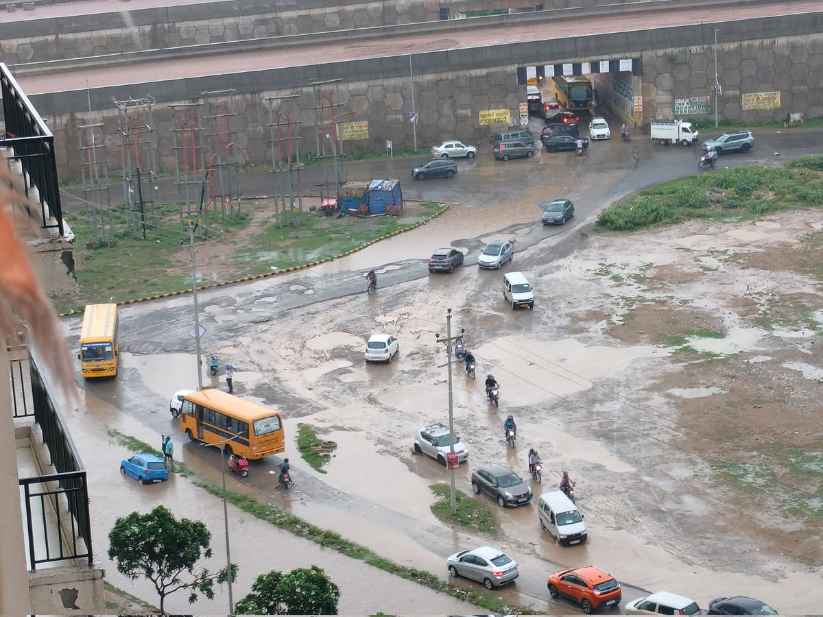 RajivTwr's tweet photo. @myogiadityanath @ChiefSecy_UP @UPSIDA @dr_maheshsharma @tejpalnagarMLA  broken road, sewer water, rain water, drowned car, life of surajpur site c resident, in the most developed city of UP.
@narendramodi ji and @NandiGuptaBJP investors ko ye v dikhaiye.
#doubleengine
#UPSIDA https://t.co/GG2mATkjTa