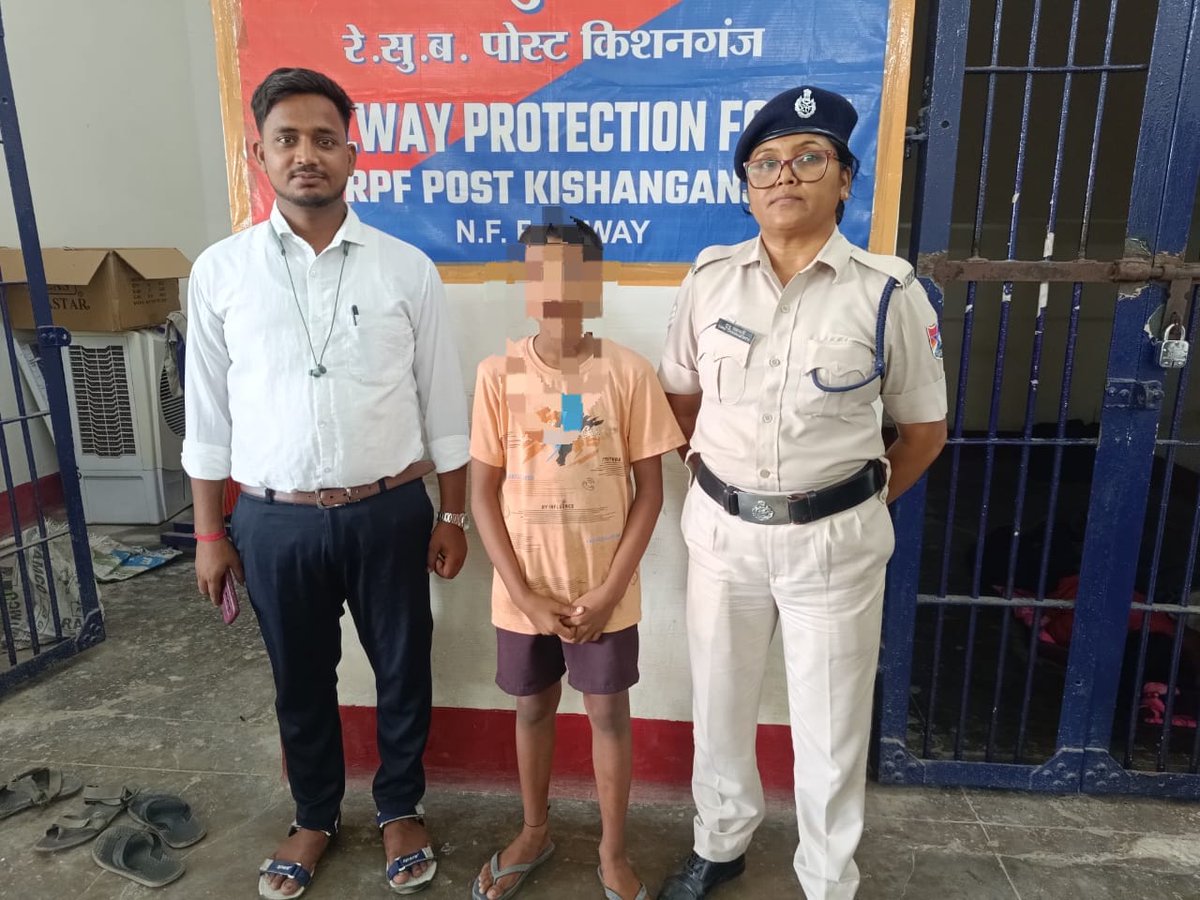 On 06.07.2025 of RPF Kishanganj rescued 01 minor Boy at Kishanganj Railway Station on PF/No.01. Later, handed over to Child Help Line, kishanganj in Sound health for better care and disposal. #Operation_Nanhey_Farishtey
<a href="/drm_kir/">drmkatihar</a>

<a href="/rpf_nfr1/">RPFNFR</a>

@rpf_india_official