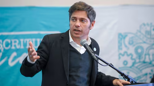 #Politica | #AxelKicillof llamó a dejar de lado las internas en el peronismo y criticó el acuerdo entre el PRO y LLA: "Forman parte del mismo proceso de crueldad". El gobernador celebró la conformación de un frente electoral en el Congreso del Partido Justicialista bonaerense.