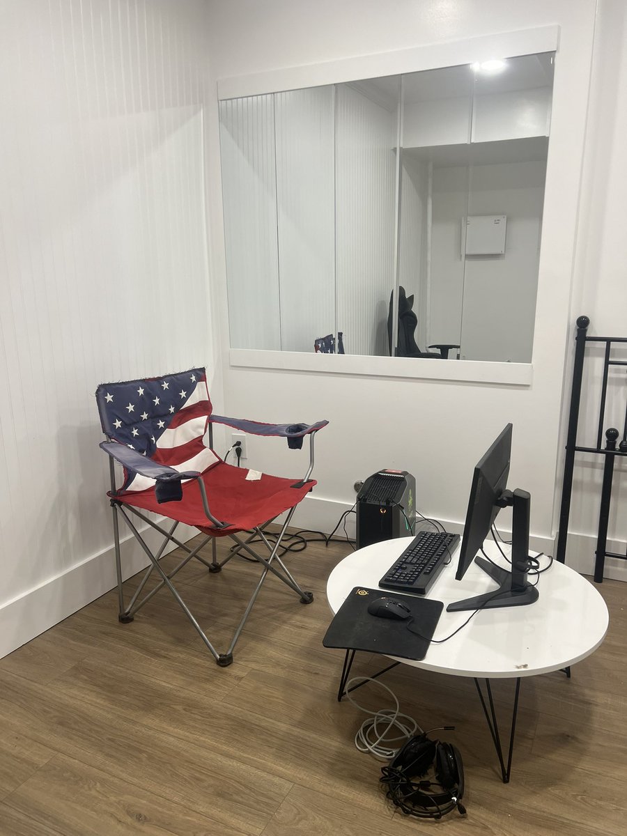 dirty_log's tweet image. Everyone knows that your gaming abilities come directly from your gaming chair. Y’all are so cooked.