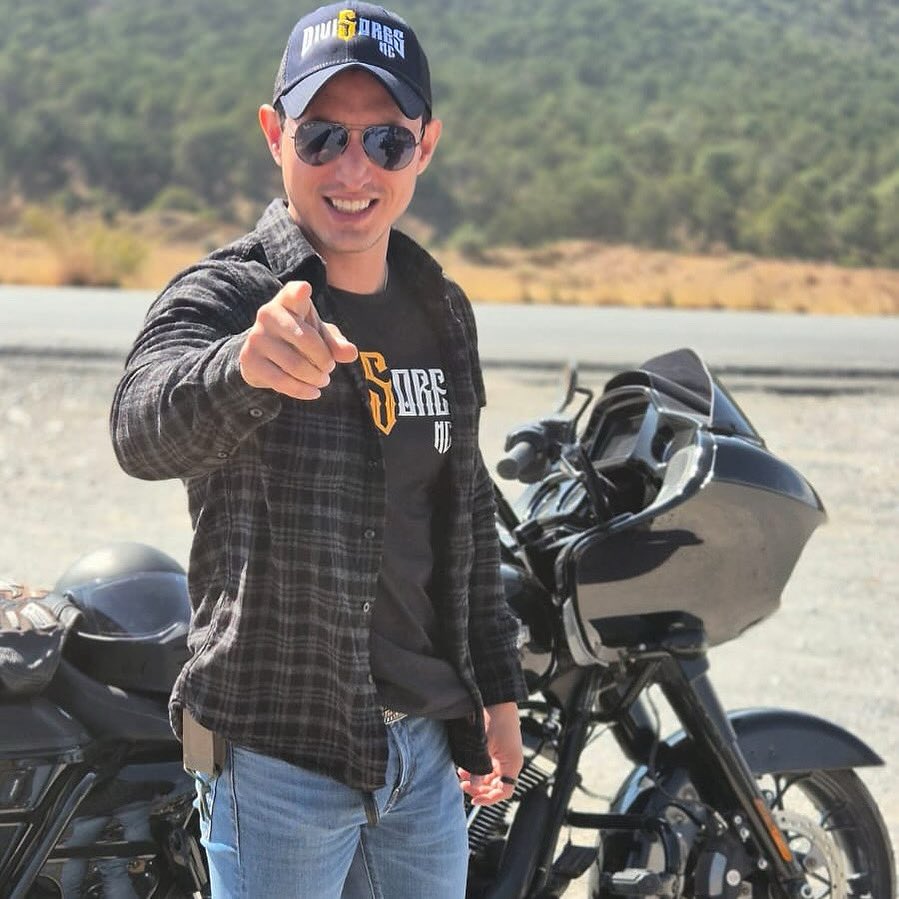 DivisoresMC's tweet photo. Hoy festejamos a nuestro hermano #ElNegro 

Que sean muchos más llenos de kilómetros y éxitos 👊🏼

#DivisoresMC #LifeToRide #HarleyDavidson #Saltillo https://t.co/kX6B7DmPIf