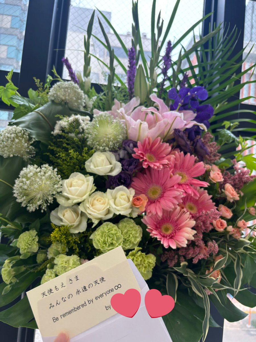 早速お花もありがとうございますっ😭✨

大好きなメイクさんより💄🤍