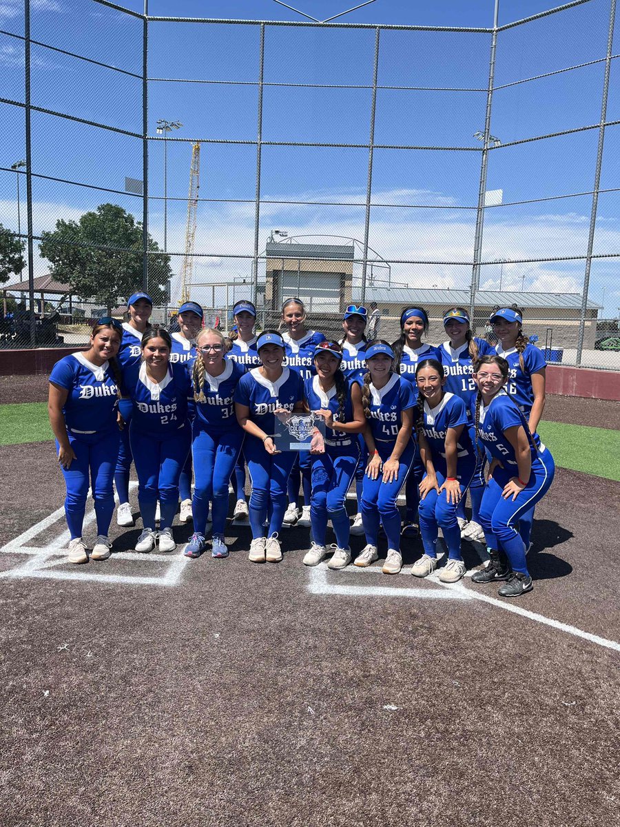 AddyNavasu2026's tweet photo. Battled to the end. 2nd place in our 18U division out of 50+ teams. This team is so special and I’m so proud to be a part of it. What’s even better is that I’m getting to do it with my sister by my side. @angelshamblin @CoachWillySB @CoachNic23 @Valiantpride @coach_toric https://t.co/Gc0tTft2nK