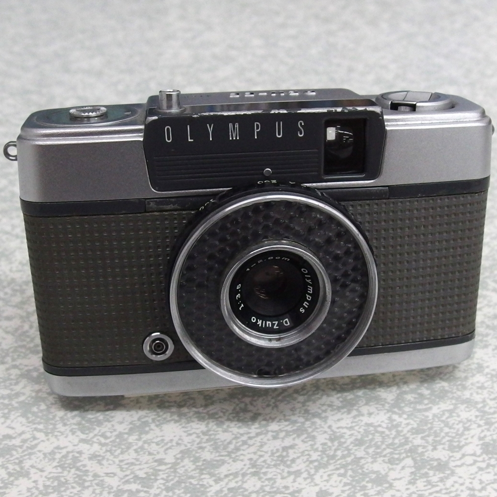 champcamera's tweet photo. #OLYMPUS PEN-EE（整備済）￥22,000 by #みすずが丘 店(#あざみ野)

使いやすさに特化した #ハーフサイズカメラ。
固定焦点、自動露出、シャッタースピード1/60秒と機能を合理的に割り切った簡単操作の #フィルムカメラ です。

#PENEE #江田 #市ヶ尾 #田園都市線
https://t.co/2qMhWf524D https://t.co/QG9URsHRNO