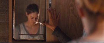 Ultimate_Tye's tweet image. #EdwardsMovieCharacterChallenge2025 #July
@midgetmoxie
Day #6 — Looks at Herself in the Mirror: Tris Prior steals a glimpse in the 2014 Dystopian fim "Divergent"
"I'm supposed to never think of myself... to always help others. To never look too long in the mirror."