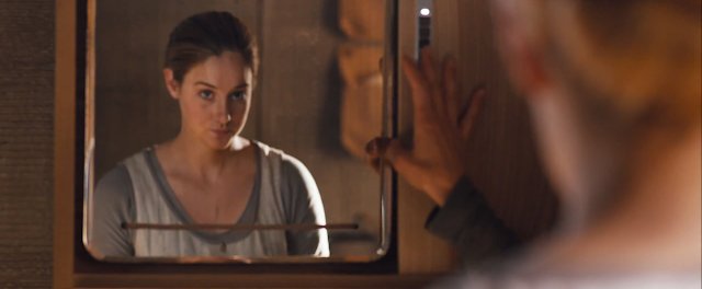 Ultimate_Tye's tweet image. #EdwardsMovieCharacterChallenge2025 #July
@midgetmoxie
Day #6 — Looks at Herself in the Mirror: Tris Prior steals a glimpse in the 2014 Dystopian fim "Divergent"
"I'm supposed to never think of myself... to always help others. To never look too long in the mirror."