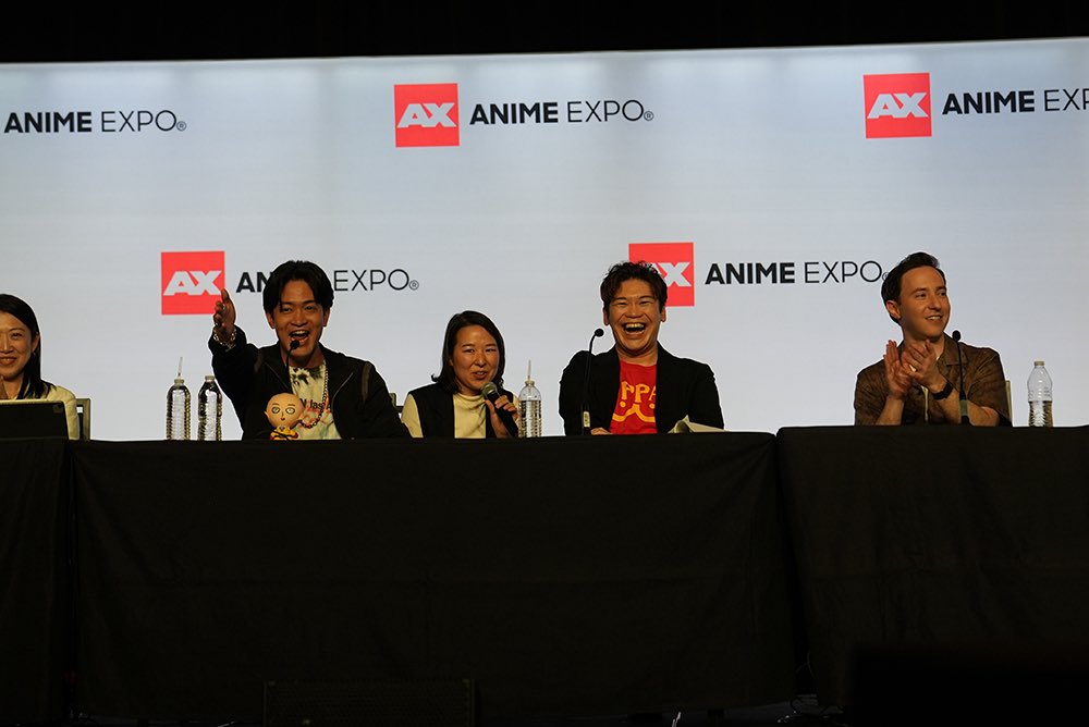 👊レポート公開👊
#AX2025 の「ワンパンマン」パネル
オフィシャルレポートを公開！
サイタマ役の #古川慎 さんが
海外吹き替え版のキャストとゲスト出演！
サプライズでジェノス役 #石川界人 さんも登場！
 
海外ファンとギネス世界記録™を達成した様子は👇
onepunchman-anime.net/news/archives/…

#onepunchman