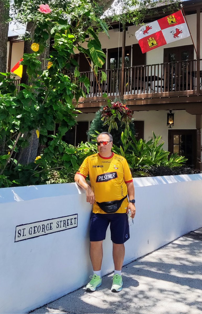 JorgeTeranB's tweet photo. Un solo ídolo @BarcelonaSC  presente en St. George Street https://t.co/V4zRuti4Ue