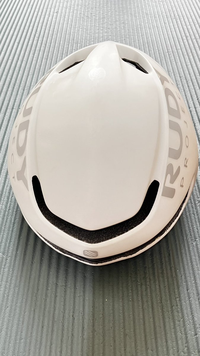 yaboratory's tweet image. マットホワイトは気に入ってるけど汚れやすいし汚れが落ち辛い。#RudyProject #Nytron