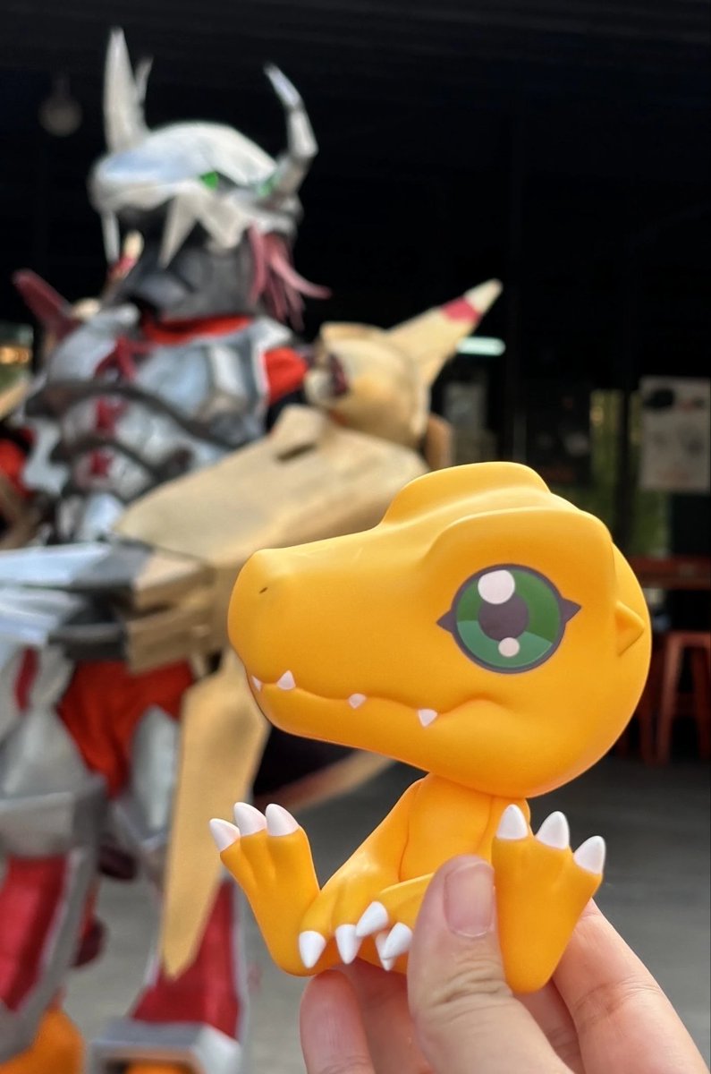 Last month, I wore this Wargreymon costume to <a href="/Ayumi__Miyazaki/">宮﨑 歩</a> 's concert. Both adults and children were shouting and laughing loudly.I also took some photos that were of great significance to me at that time.#Digimon #wargreymon #cosplay #concert