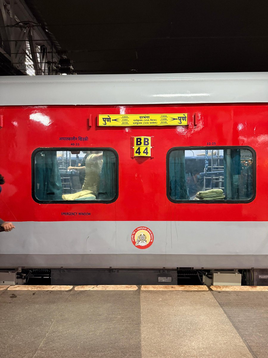 drm_tvc's tweet photo. 🚆 A New Chapter Begins!
The first LHB run of 11097 Pune–Ernakulam Poorna Express on (05.07.2025) rolls in with enhanced safety and comfort.
📷-Abhijith Bhaktan
#SouthernRailway #Lhb #Railfan #Railfanpic https://t.co/3A5F3LTBrR