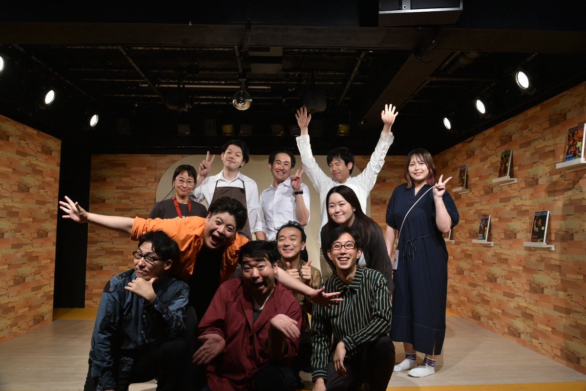 ko_ji0's tweet photo. 日本演劇連盟第五回本公演
「コミックにすらなりゃしない」無事に終演しました。
細かい事大目に見てもらい、舞台を止める様な事故もなく終われて一安心です。
今回はちょこっと出演もさせて貰えてありがたい限りです。
さて、次は毎年の風物詩ワンビルだ… #こみすら https://t.co/aP7F0RNMZ4