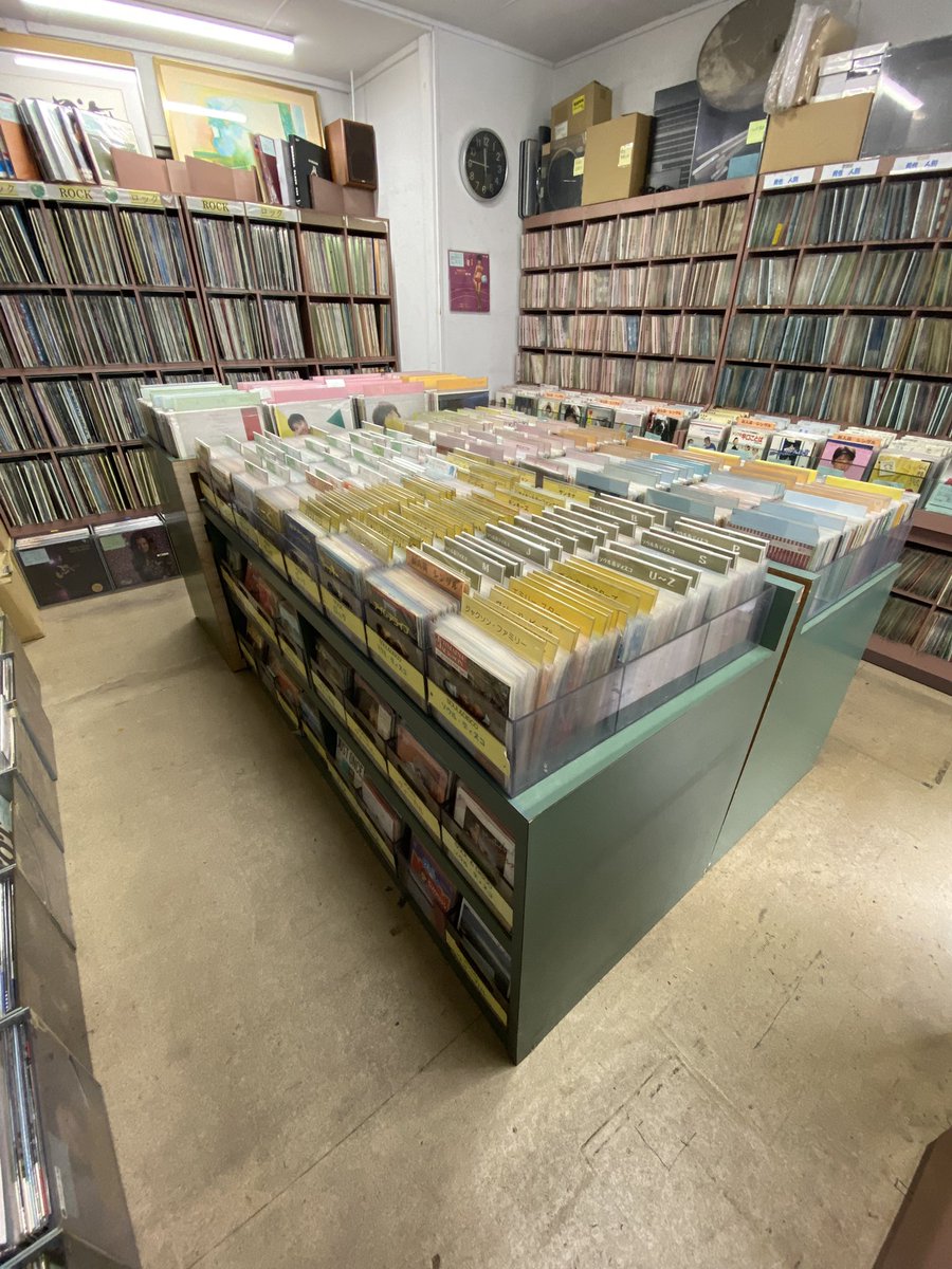recordsha's tweet image. 本日開店いたしました。どうぞよろしくお願いします🙇
#神保町 
#レコード 
#神保町レコード 
#record 
#records 
#recordplayer 
#jimbocho 
#vinyl 
#analog