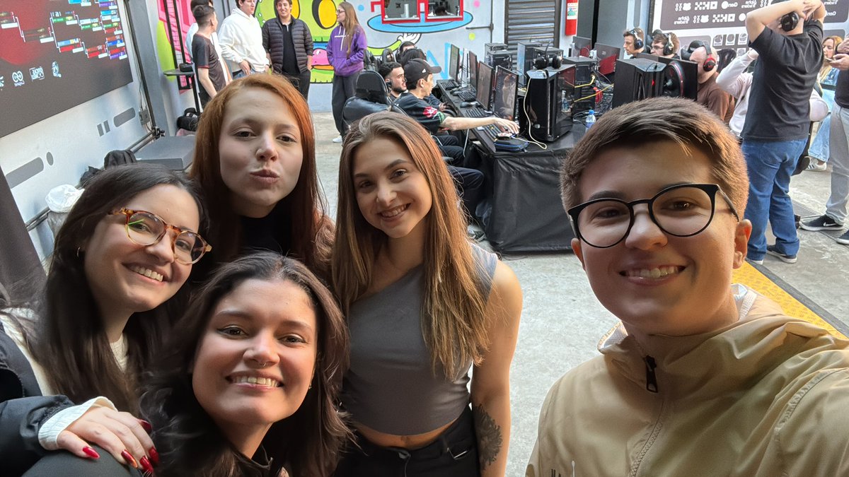 esse encontro demorou tanto pra acontecer, que nesse fds os planetas se alinharam 
amo vcs amadas 💋