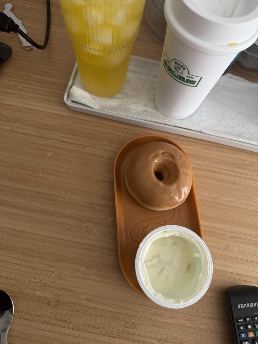 ขอบคุณน้องดรีมที่ ทำให้พี่มีอาหารเช้าแสนอร่อย ถึงจะชูด้าสไปร์ทก็ช่างแม่ง
(ยังรับได้เสมอ คุณสั่งเรากิน สนใจเดม 😬)