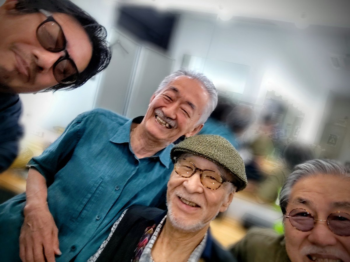 昨日の楽屋には峰さん、チンさん、寛さんが、揃ったので俺が竹広役でチンさんの1stアルバム(Friends)から派生したユニットTHE QUARTETになりました。同じ時代に生きた重鎮。輝かしい日本ジャズの生き字引の方々。長生きして素晴らしい音色をこの世界に響かせて下さい。お願いします。