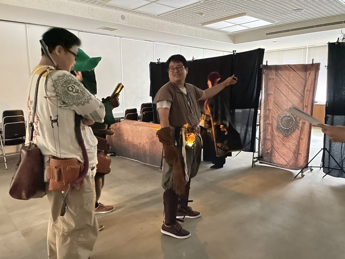 LARP_Laymun's tweet photo. 事態急変!村の祠に向かうと、様々な悍ましい痕跡が見つかります。そして、扉の先には明らかに怪しい唸り声。
「これはゾンビだな!」
「ゾンビが苦手な明かりをつける錬金物がある。これを使おう!」
扉を開けると、そこには?
#laymun
#夢幻郷 https://t.co/XdTeX65Rp0